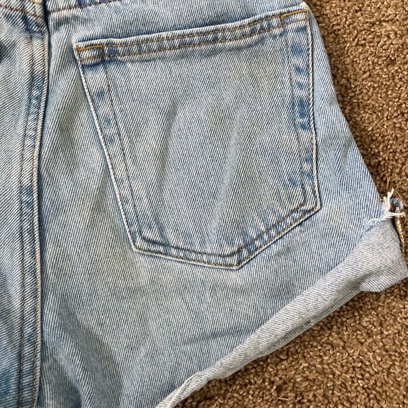 UO Light Wash Shorts - Picture 4 of 4